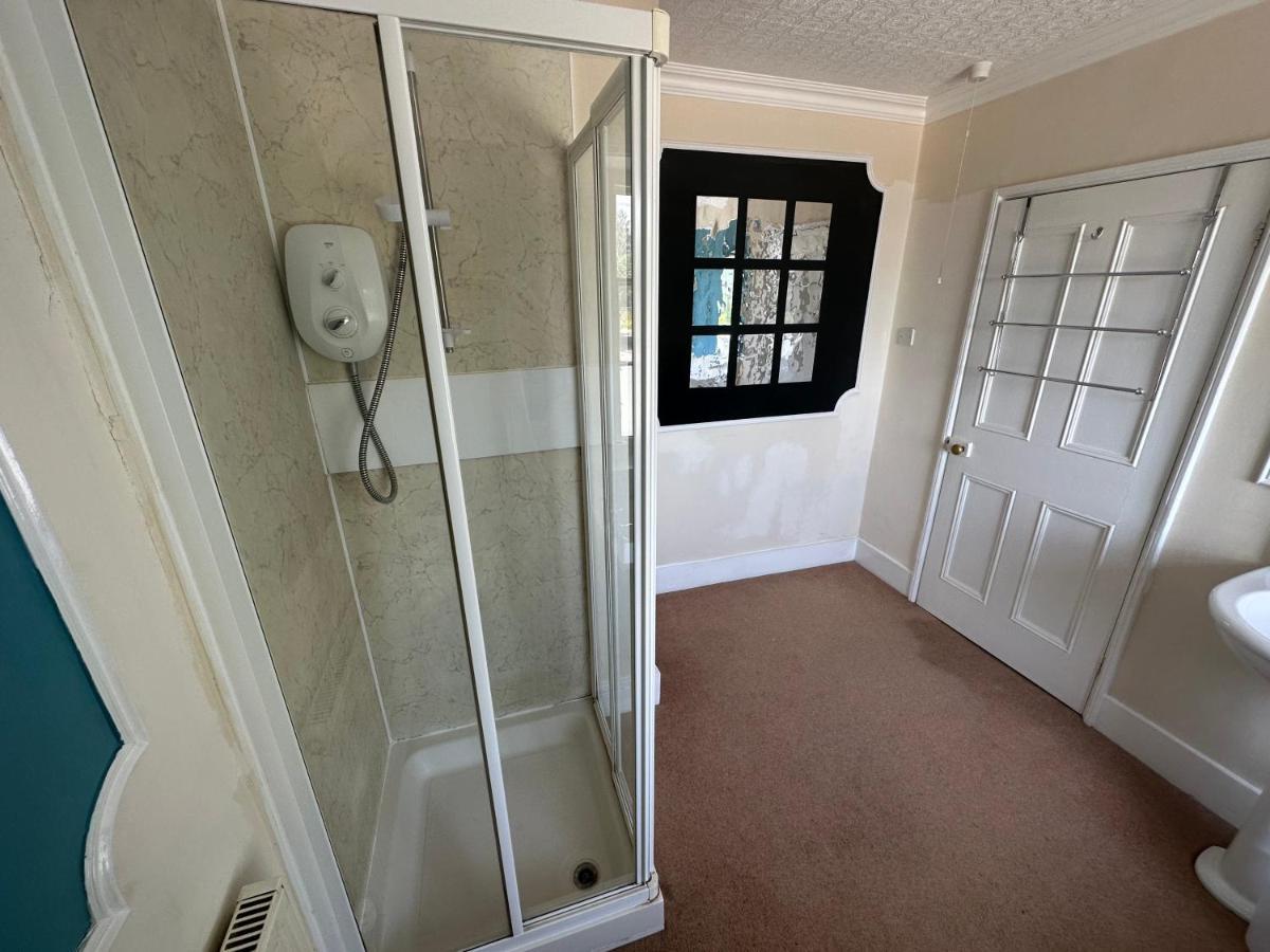 The Penruddocke Arms Bed & Breakfast Dinton  ภายนอก รูปภาพ