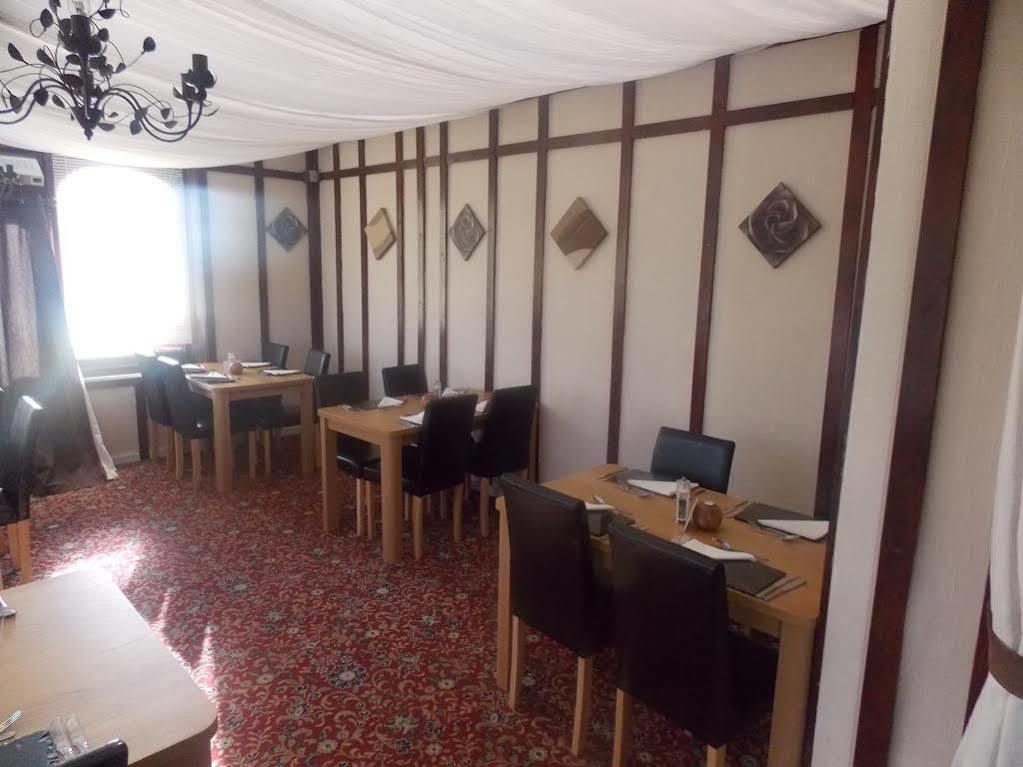 The Penruddocke Arms Bed & Breakfast Dinton  ภายนอก รูปภาพ
