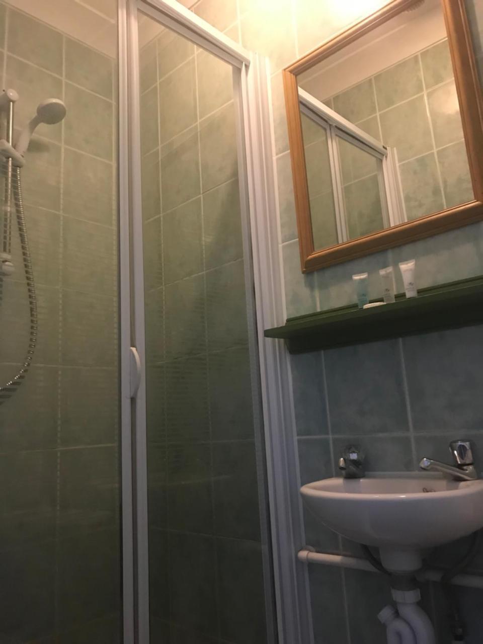 The Penruddocke Arms Bed & Breakfast Dinton  ภายนอก รูปภาพ