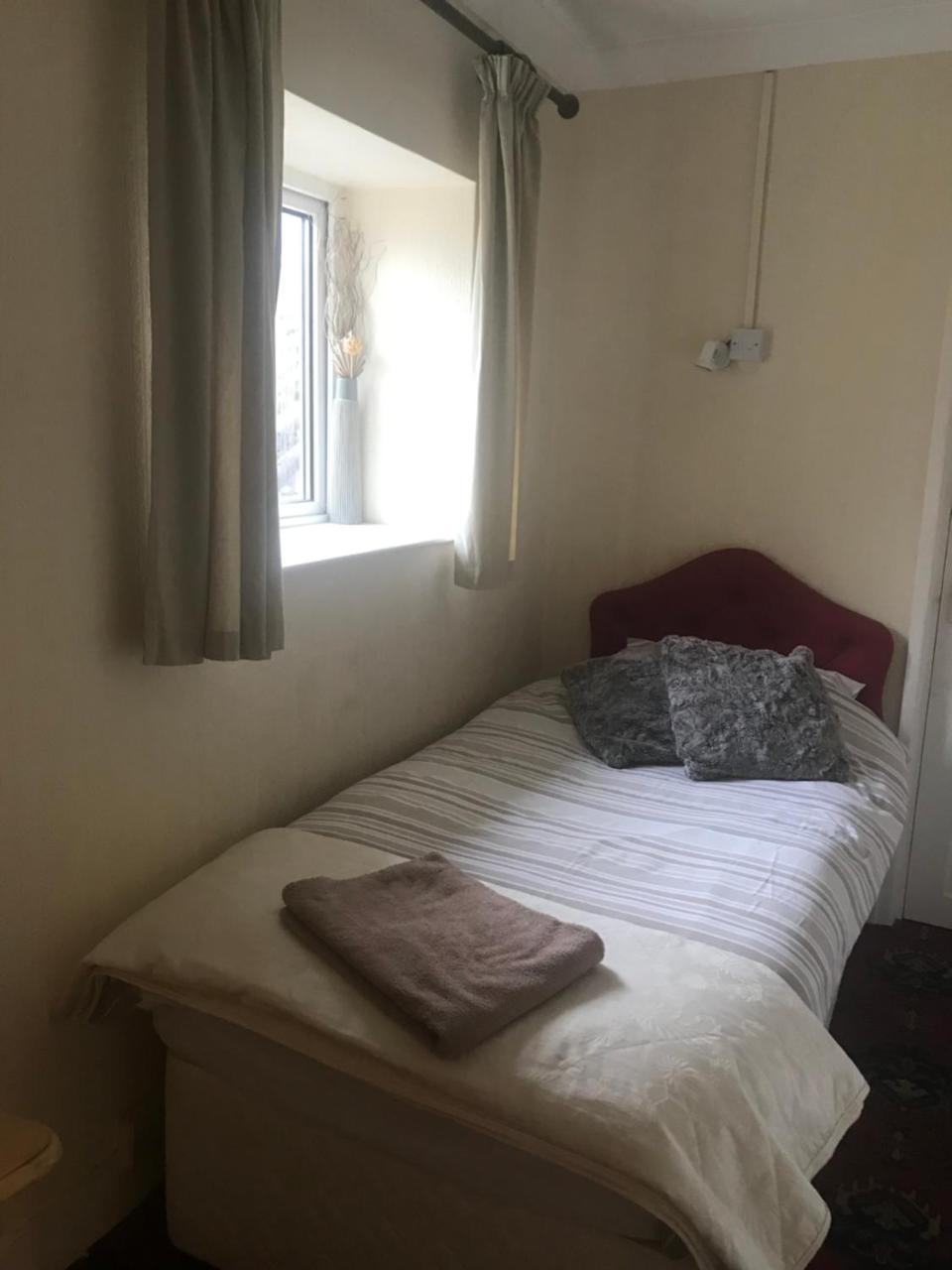 The Penruddocke Arms Bed & Breakfast Dinton  ภายนอก รูปภาพ