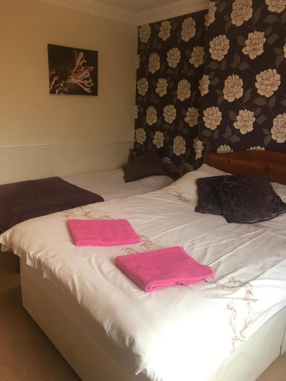 The Penruddocke Arms Bed & Breakfast Dinton  ภายนอก รูปภาพ